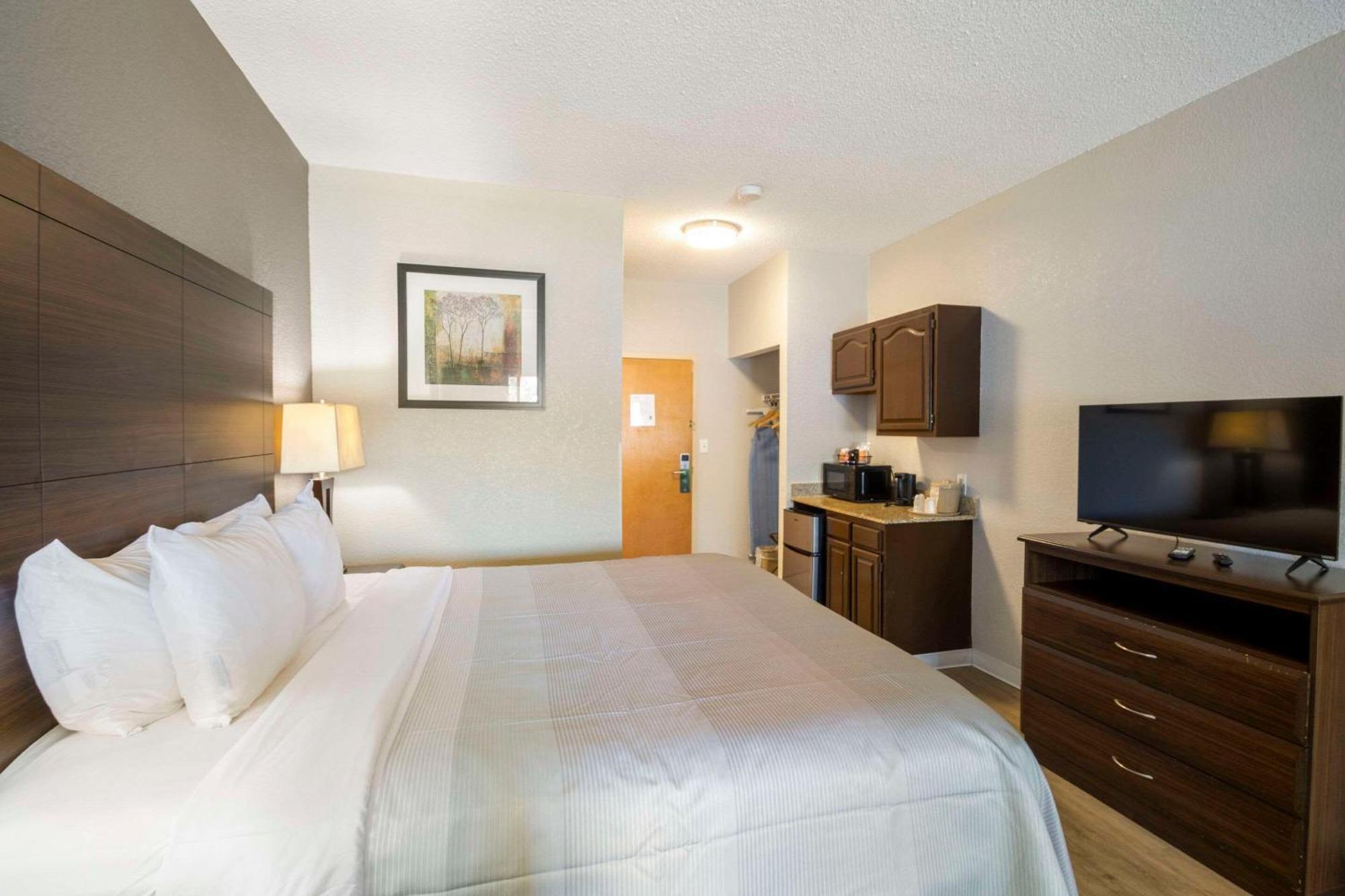 Quality Suites Hickory South Exterior photo