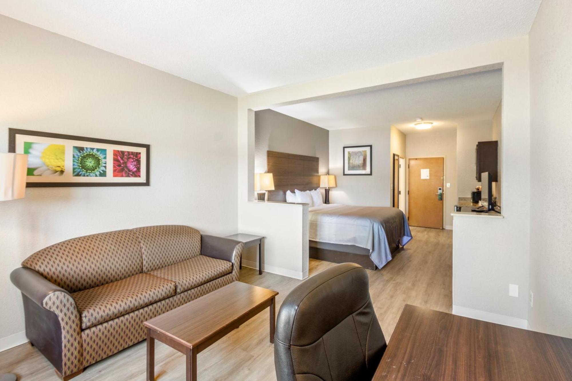 Quality Suites Hickory South Exterior photo